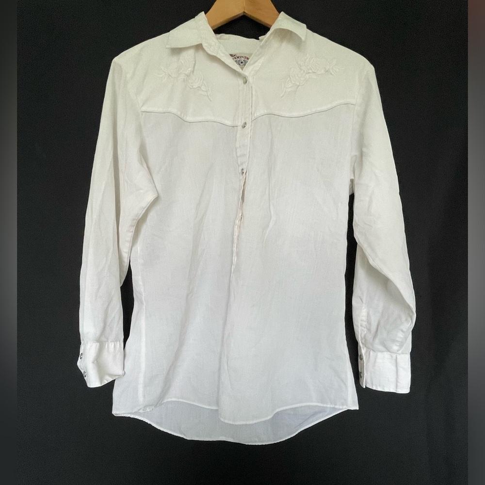 Vintage Country Charmer White Rose Embroidered Pearl Snap Blouse Country Cowgirl